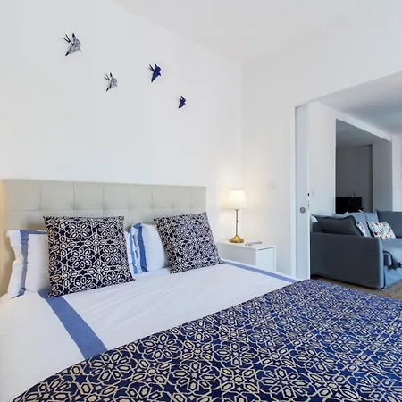 Amazing Downtown Apt With Small Balcony With View Over The Castle Lisbon Exterior photo