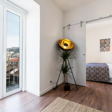 Amazing Downtown Apt With Small Balcony With View Over The Castle Lisbon Exterior photo
