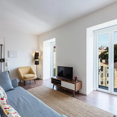 Amazing Downtown Apt With Small Balcony With View Over The Castle Lisbon Exterior photo