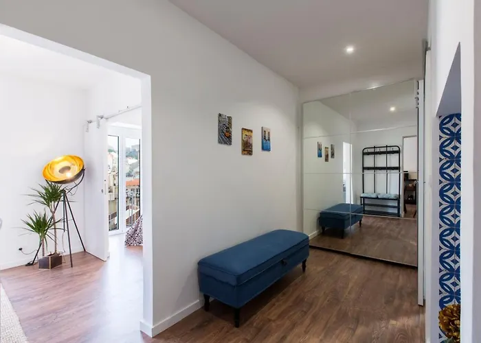 Amazing Downtown Apt With Small Balcony With View Over The Castle