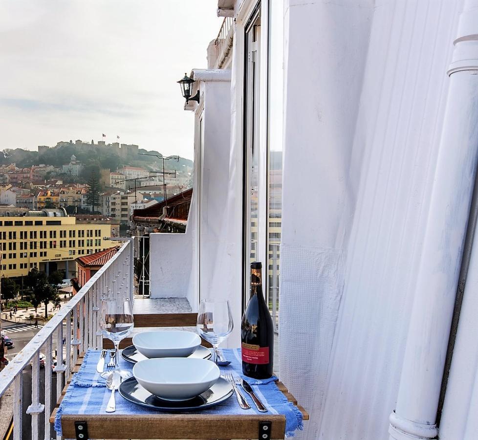 Amazing Downtown With Small Balcony With View Over The Castle Apartment Lisbon