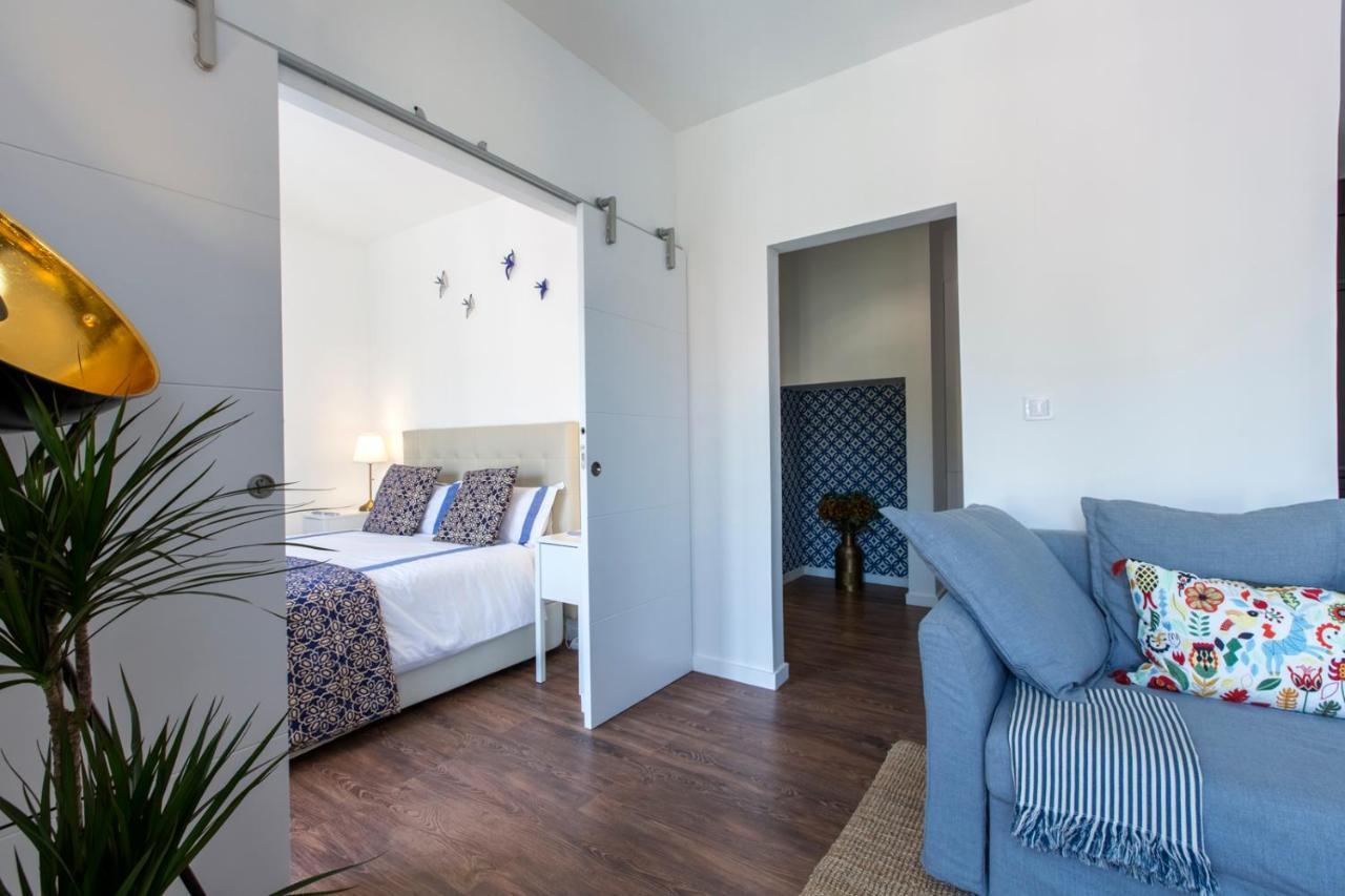 Amazing Downtown With Small Balcony With View Over The Castle Appartement Lissabon
